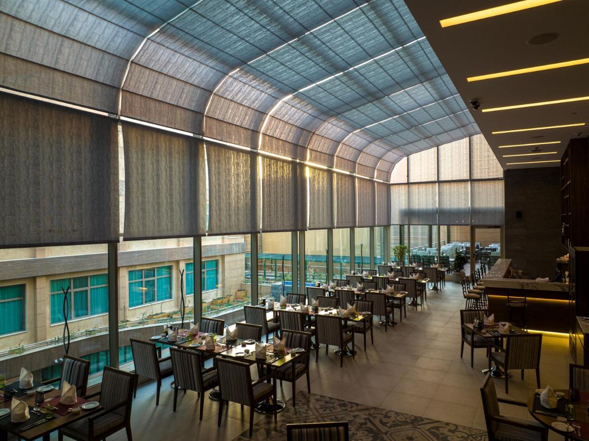 Grand Millennium Al Seef Basra Exterior foto